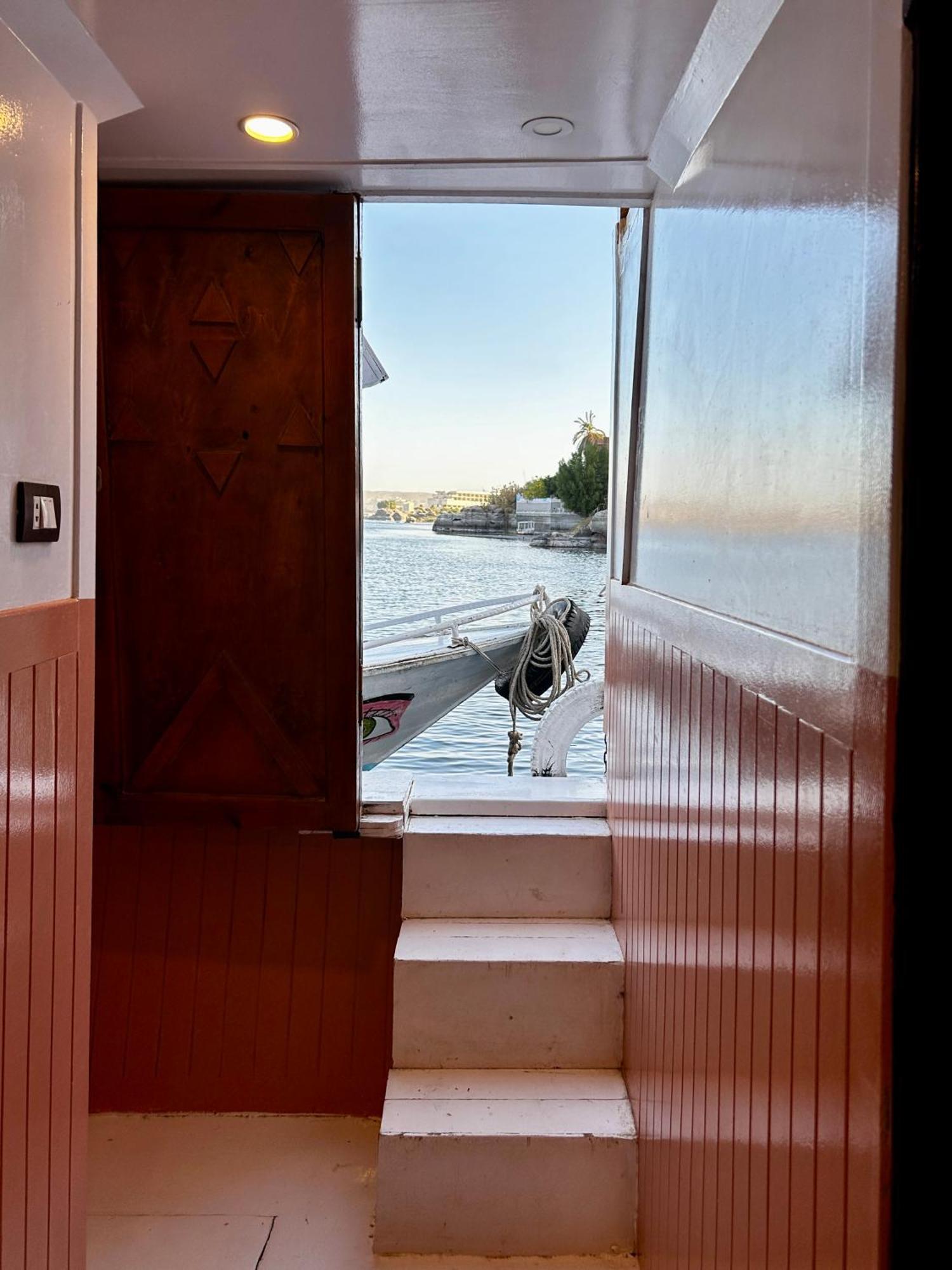 Houseboat Hotel And Nile Cruises Zainoba Asszuán Kültér fotó